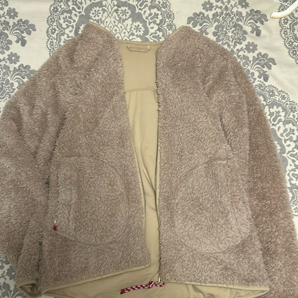 Lululemon Sherpa - Picture 1 of 4